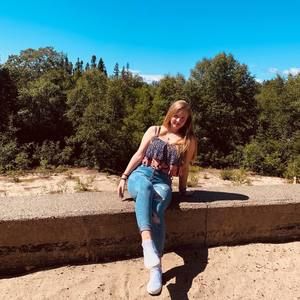 Meet your Posher, Chloe